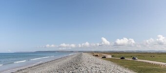 Luxury 4 bed beachside home with coastal views