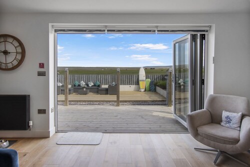 Luxury 4 bed beachside home with coastal views