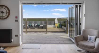 Luxury 4 bed beachside home with coastal views