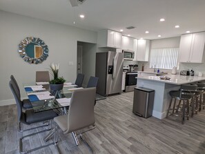 Dining - Posh Paradise! Shared Heated Pool, Hot Spa! Minutes to Beach! (Fort Lauderdale)