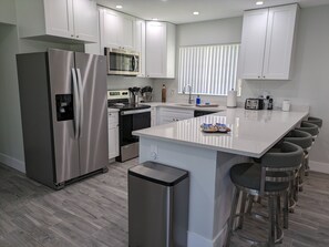 Fridge, microwave, oven, stovetop - Posh Paradise! Shared Heated Pool, Hot Spa! Minutes to Beach! (Fort Lauderdale)