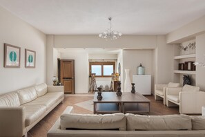 Living area - Zefis Villa Aegina (Aegina)