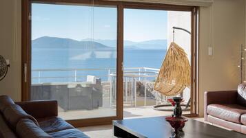 Family Villa | Living area | 43-inch Smart TV with cable channels, fireplace, Netflix