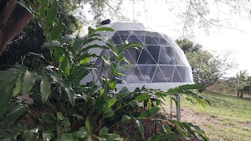Tina de hidromasaje al aire libre