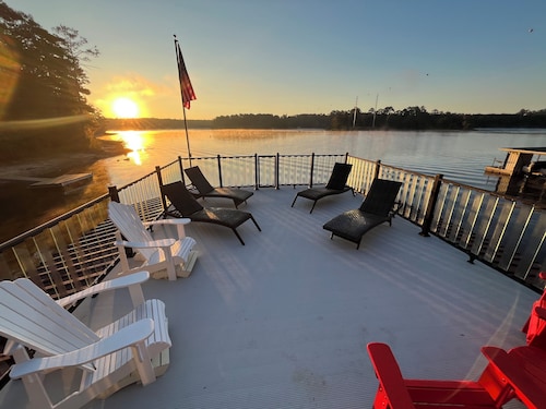 Quiet Secluded Lakeside Home on Fishing Creek of Clarks Hill Lake.
