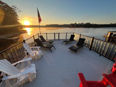 Quiet Secluded Lakeside Home on Fishing Creek of Clarks Hill Lake.