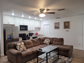 Smart TV - Home [5B/2B]: one unit of a duplex near FSU-2 [126] (Tallahassee)