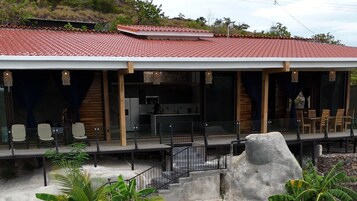 Fachada de la propiedad