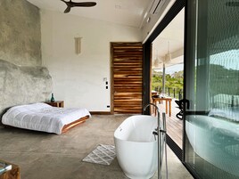 Comfort Villa | In-room safe, cribs/infant beds, free WiFi, bed sheets