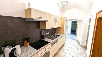 Kühlschrank, Herdplatte, Geschirrspüler