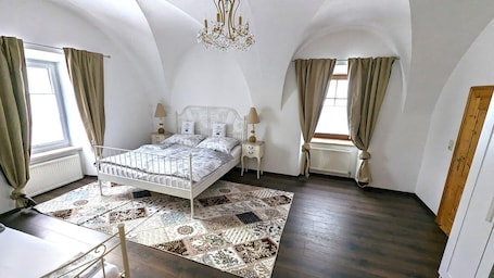 2 bedrooms, WiFi, bed sheets. Ferienwohnung im Haus Elsasser