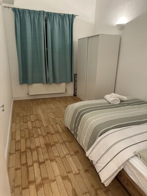 1 bedroom, iron/ironing board, free WiFi, bed sheets - Inviting 1-bed Flat in Islington (London)