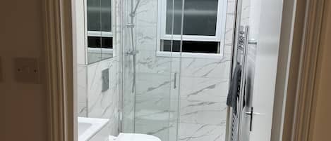 Apartment | Bathroom | Shower, hair dryer, towels