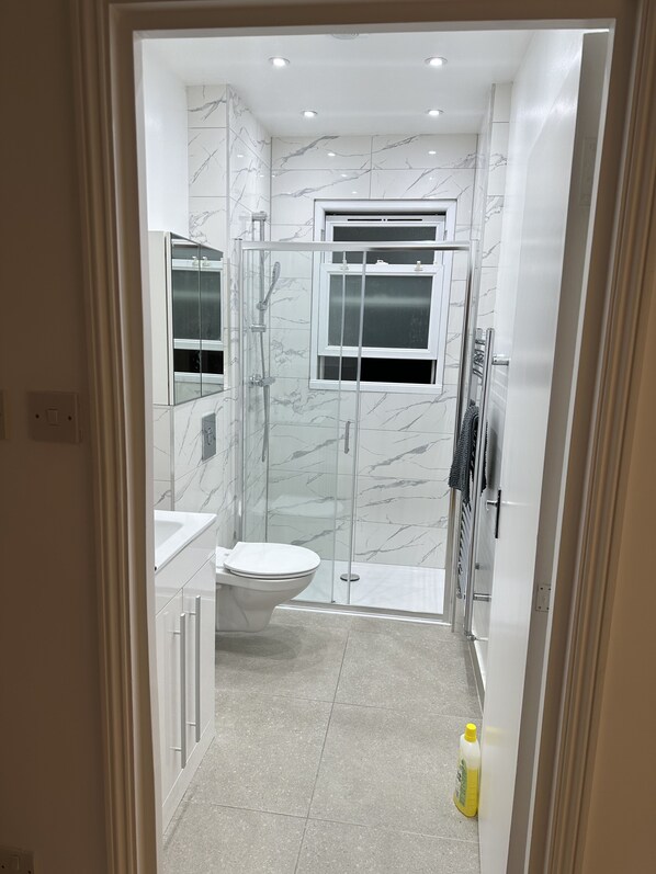 Apartment | Bathroom