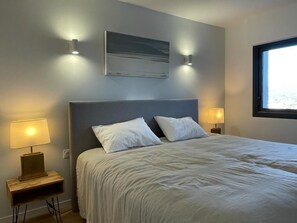 2 bedrooms, free WiFi, bed sheets - Villa Contemporaine Avec Piscine Dominant la Baie de La Ciotat (La Ciotat)