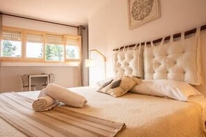 6 bedrooms, iron/ironing board, travel cot, WiFi - Villa Olivo, Lujo para 16, Entre Mar y Montaña (Miami Platja)
