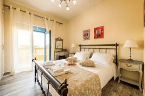 3 habitaciones, tabla de planchar con plancha y cuna de viaje 