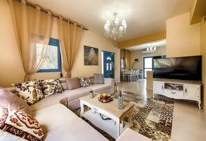 Smart TV, DVD player - 5 Minutes Driving To Lindos (Rhodes)