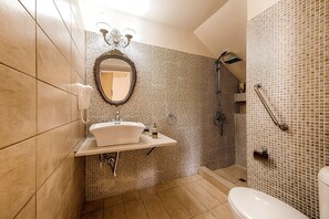 Shower, jetted tub, hair dryer, towels
