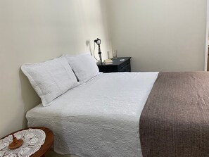 2 quartos, ferros/tábuas de passar roupa, Wi-Fi, roupa de cama