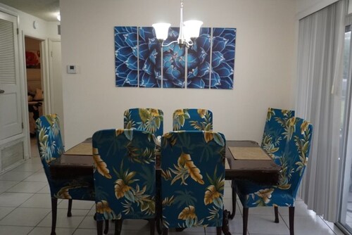 Sleeps 8-3 Bedrooms 2 Full Bathroms+Gameroom your perfect vacation home! 