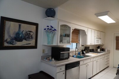 Sleeps 8-3 Bedrooms 2 Full Bathroms+Gameroom your perfect vacation home!