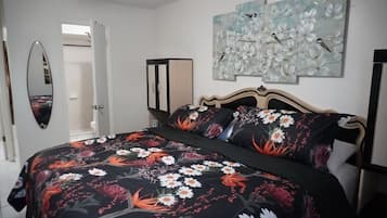 3 bedrooms, desk, iron/ironing board, free WiFi