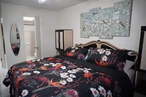 Sleeps 8-3 Bedrooms 2 Full Bathroms+Gameroom your perfect vacation home! 