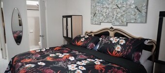 Sleeps 8-3 Bedrooms 2 Full Bathroms+Gameroom your perfect vacation home! 