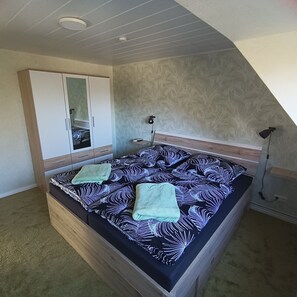 2 bedrooms, iron/ironing board, travel cot, WiFi