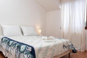 3 soverom, strykejern/-brett, wi-fi og sengetøy