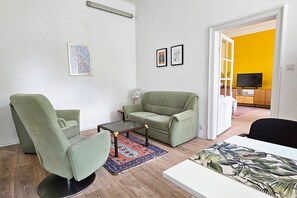 Smart TV, books, stereo - Yellow Palm - Cozy, Central With Green View (Wien)