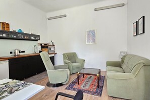 Smart TV, books, stereo - Yellow Palm - gemütlich, zentral  mit Grünblick (Wien)