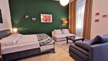 1 Schlafzimmer, Schreibtisch, Bügeleisen/Bügelbrett, Reisekinderbett