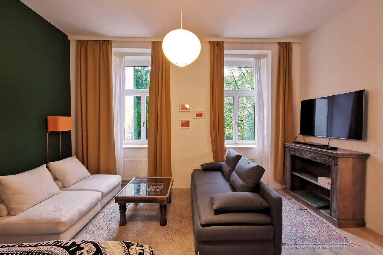 Smart TV, books, stereo