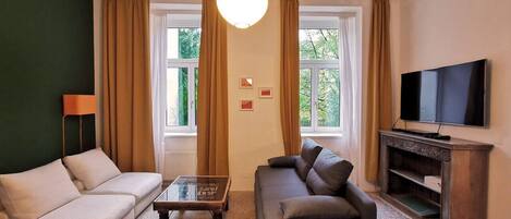 Smart TV, books, stereo