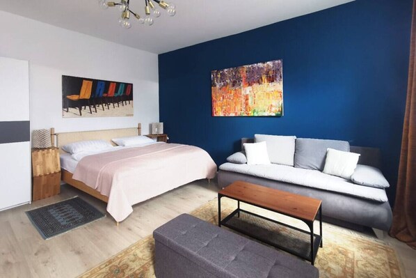 TV connectée, livres, chaîne hi-fi