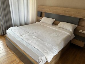 华丽双人房, 1 间卧室, 城市景观, 花园 | 高档床上用品、办公桌、隔音、熨斗/熨衣板