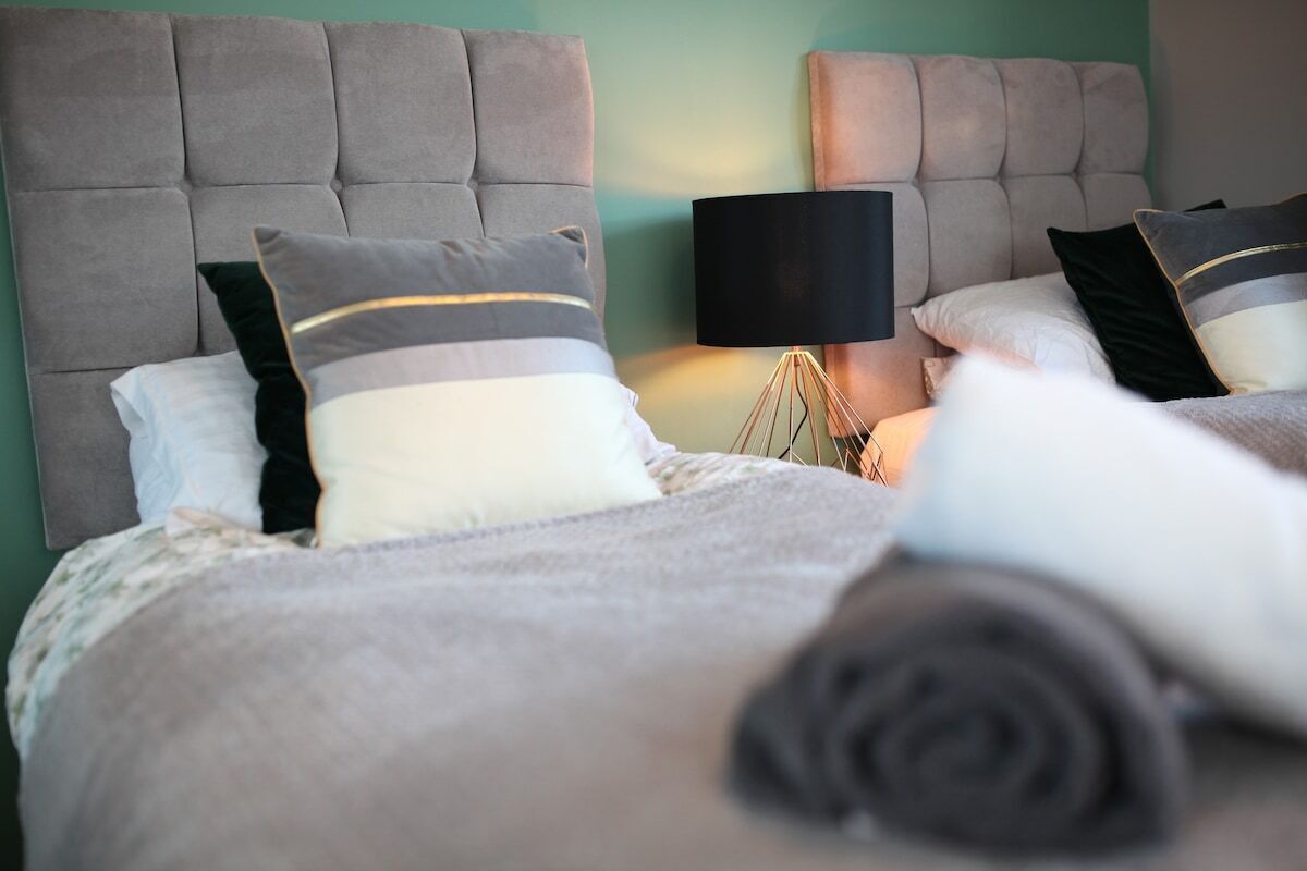 2 dormitorios, tabla de planchar con plancha, Internet y ropa de cama