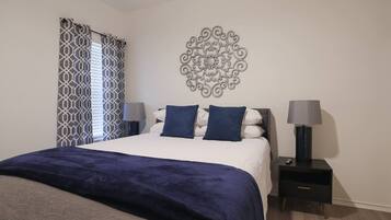 3 chambres, fer et planche à repasser, lit parapluie, Wi-Fi gratuit