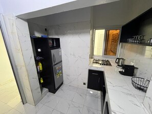 Microwave, oven, stovetop, coffee/tea maker - Cosy Appartments Meubles Aux Ngor, Almadies  (Dakar)