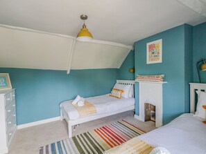 2 dormitorios, decoración individual, mobiliario individual