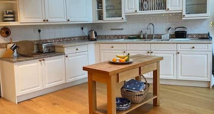 Luxury Brick and Flint House in Funtington