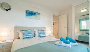 3 bedrooms, desk, iron/ironing board, travel cot