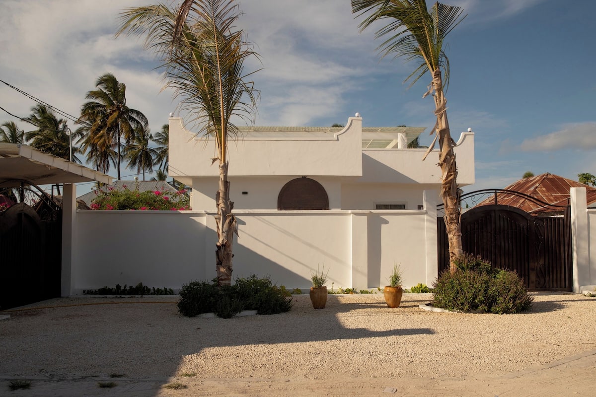 Villa, 2 slaapkamers, terras | 1 slaapkamer, een kluis op de kamer, individueel gedecoreerd