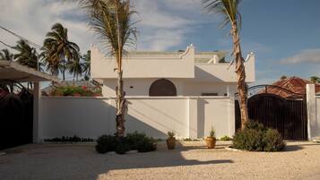 Villa - 2 soveværelser - terrasse | 1 soveværelse, pengeskab på værelset, individuelt design