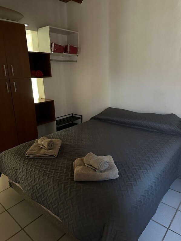 1 bedroom, WiFi, bed sheets