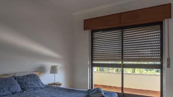 4 bedrooms, WiFi, bed sheets