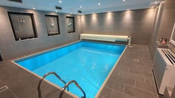 Innenpool, beheizter Pool