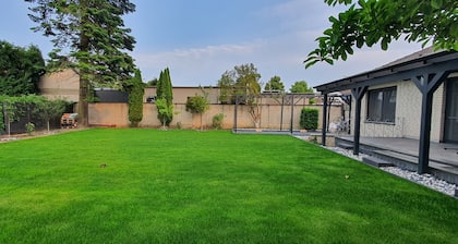 Vacation apartment+swimming pool/garden/terrace/playground